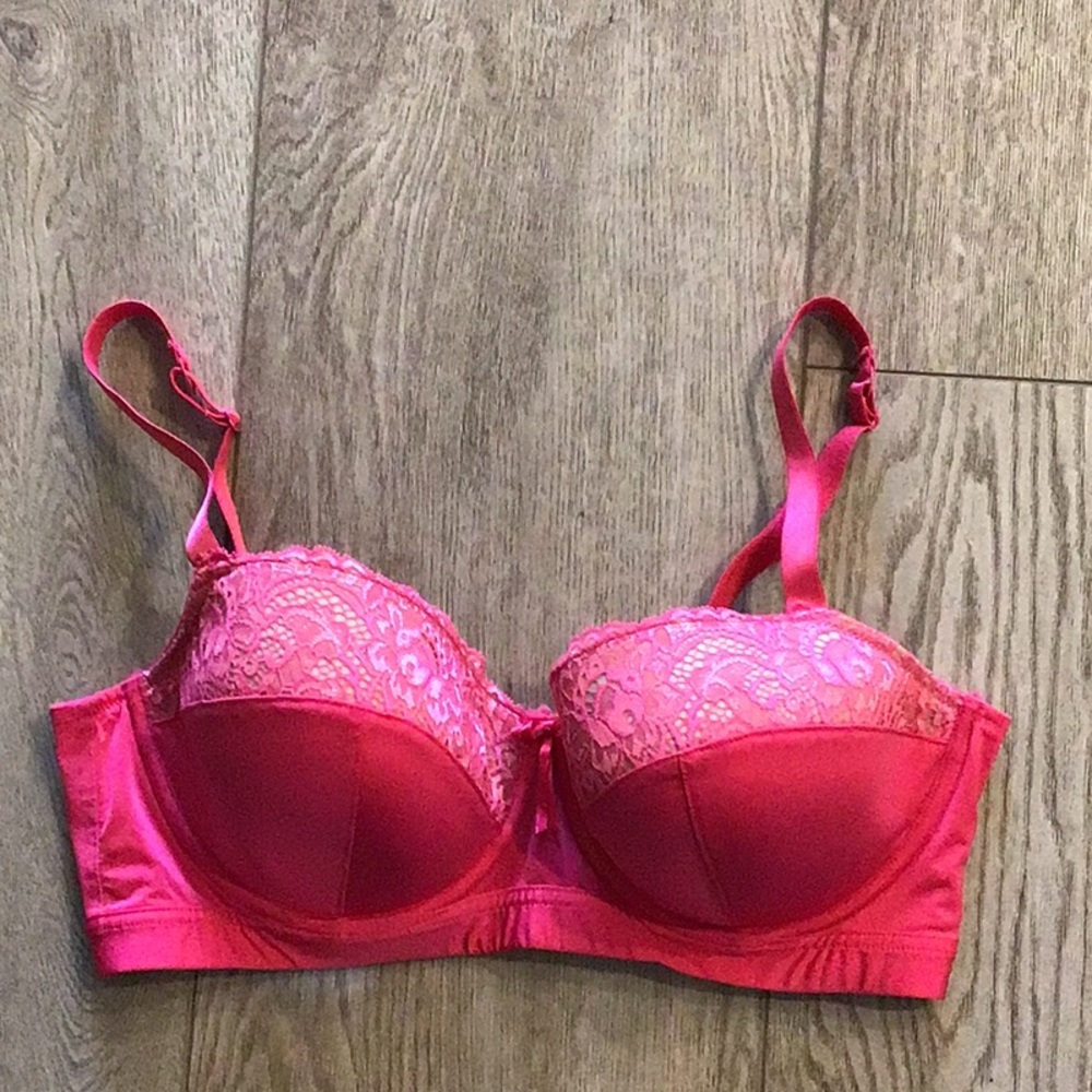 Fredrick’s of Hollywood push-up bra. EUC SZ 36DD